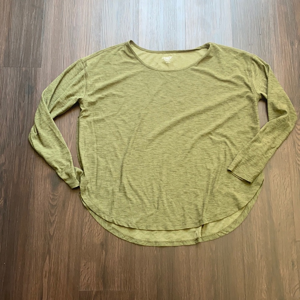 *SOLD* Old Navy Active Top
